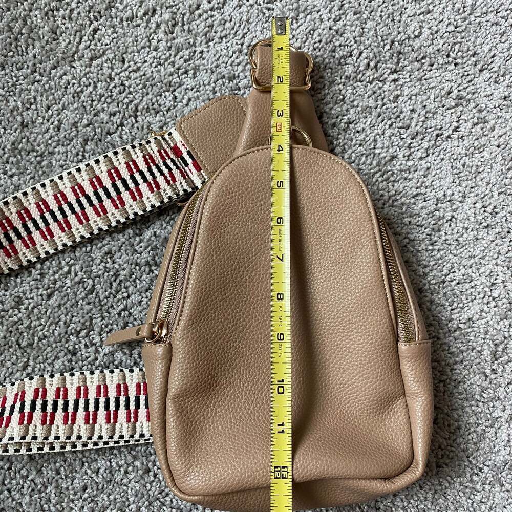 A LITTLE LAST MINUTE TAN SLING BAG - Picture 15 of 16